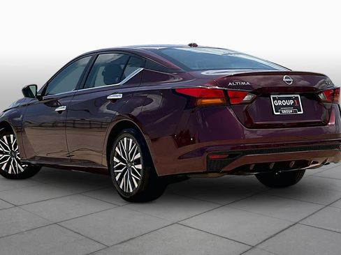 Used 2024 Nissan Altima 2.5 SV FWD image 11