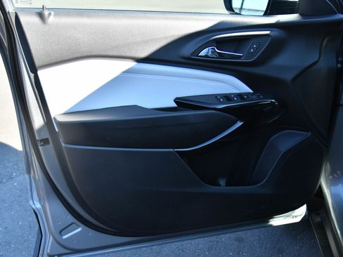 Used 2025 Chevrolet Trax LT w/ LT Convenience Package image 13