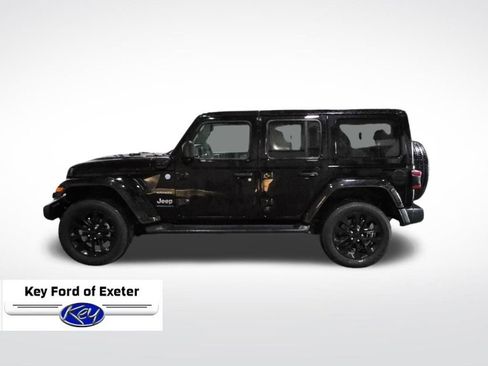 Used 2023 Jeep Wrangler Unlimited Sahara w/ Cold Weather Group AWD/4WD image 8