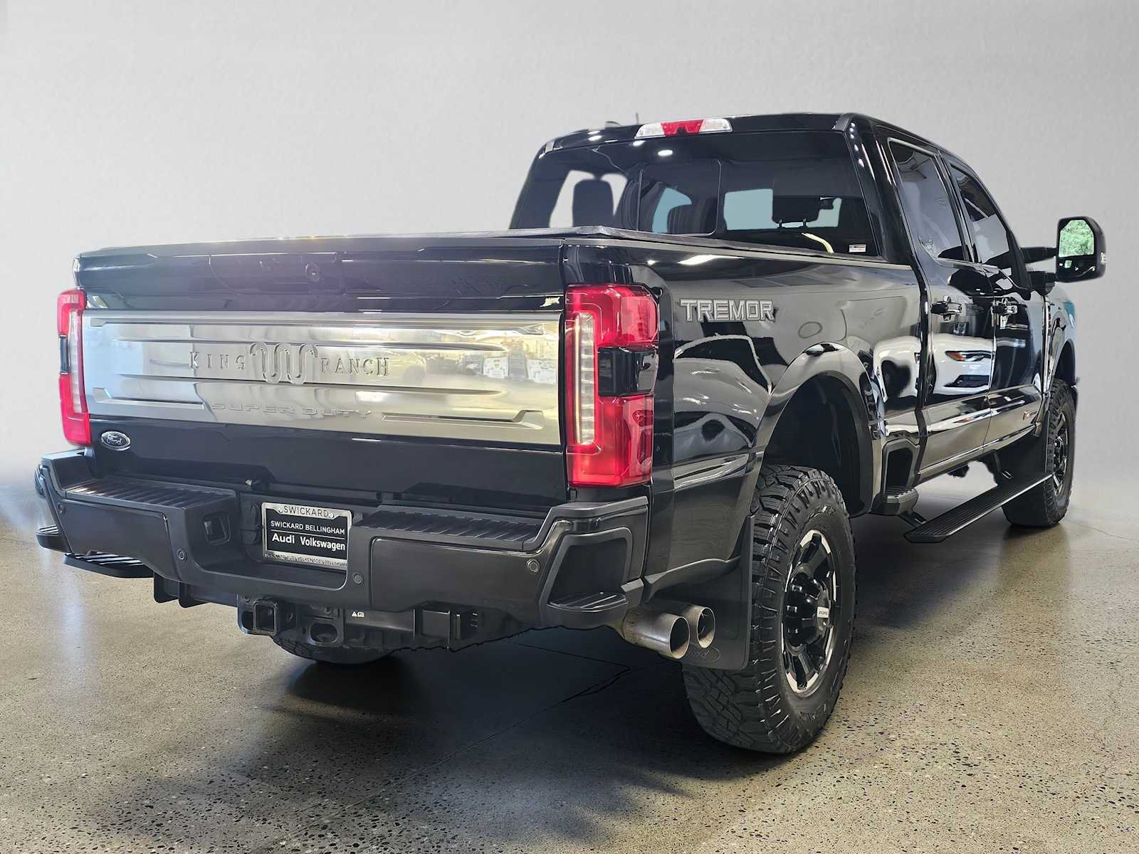Used 2025 Ford F350 King Ranch w/ Tremor Off-Road Package AWD/4WD image 3