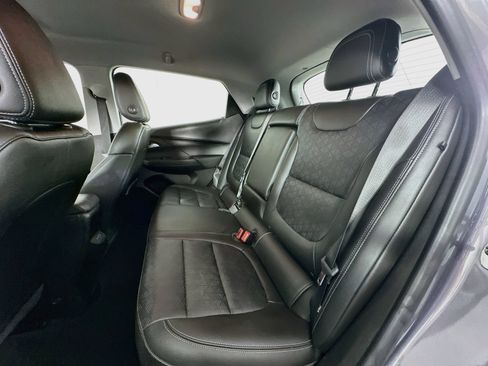 Used 2023 Chevrolet Bolt LT w/ Infotainment Package FWD image 26