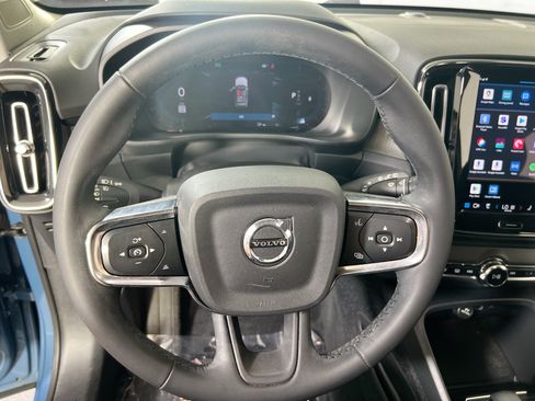 Used 2023 Volvo XC40 B5 Core w/ Convenience Package AWD/4WD image 10