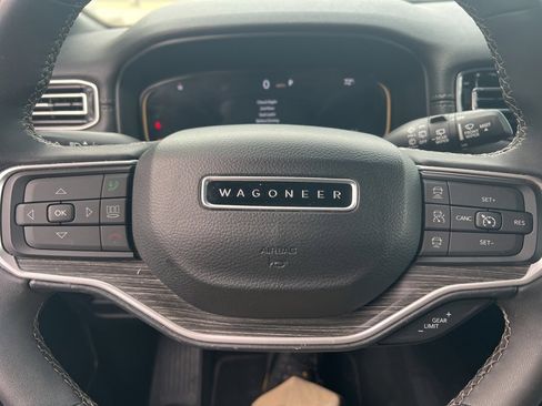 Used 2024 Jeep Wagoneer Series II w/ Flexible Seating Group image 16