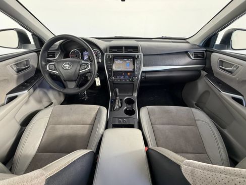 Used 2017 Toyota Camry XSE w/ Moonroof Package FWD image 11