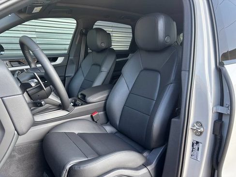 Certified 2026 Porsche Cayenne AWD/4WD image 5