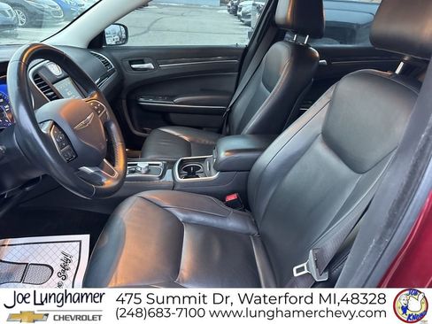 Used 2016 Chrysler 300 Limited image 18