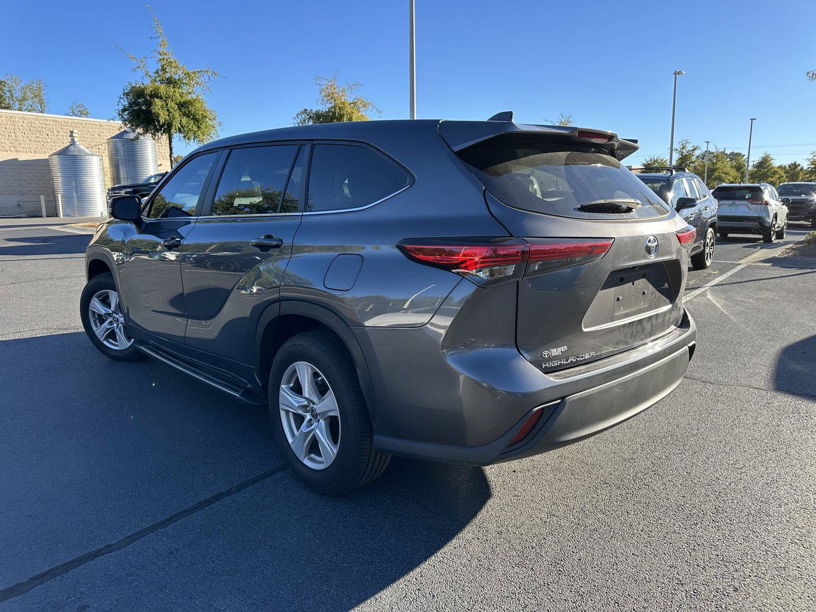 Used 2023 Toyota Highlander L FWD image 8