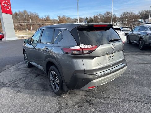 Used 2022 Nissan Rogue SV image 5