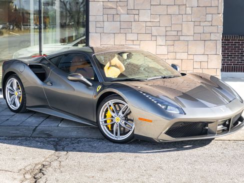 Used 2017 Ferrari 488 GTB image 1