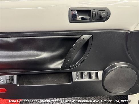 Used 2010 Volkswagen Beetle Convertible image 22