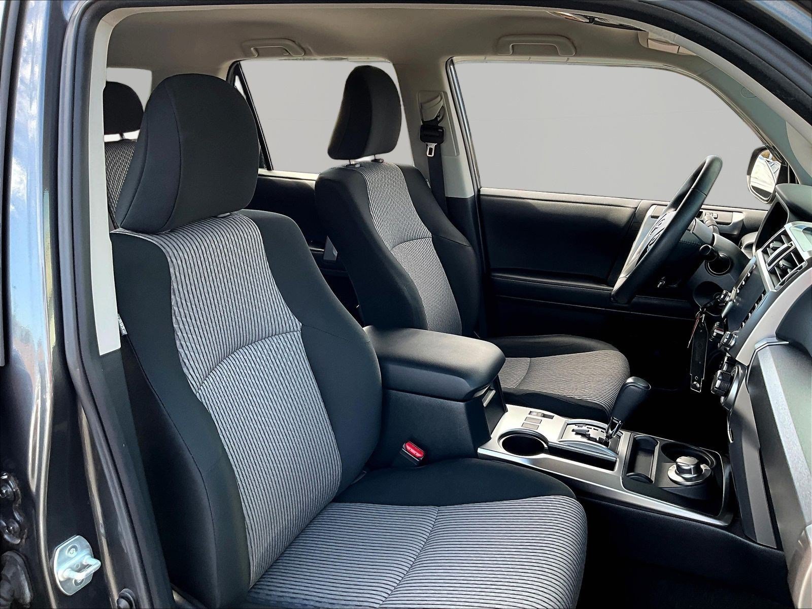 Used 2020 Toyota 4Runner SR5 AWD/4WD image 28