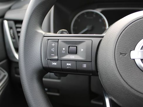 Used 2024 Nissan Rogue SV AWD/4WD image 18