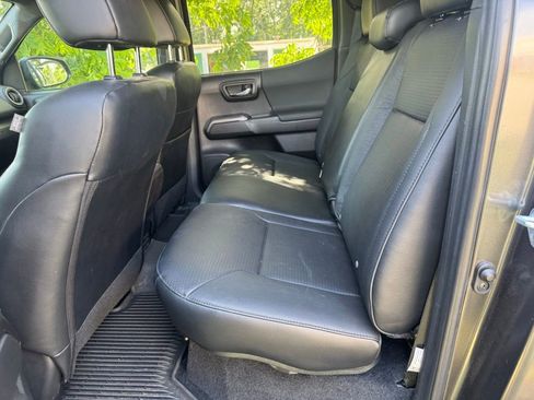 Used 2023 Toyota Tacoma TRD Sport w/ TRD Premium Sport Package AWD/4WD image 10
