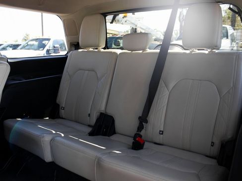 Used 2019 Ford Expedition Platinum image 36