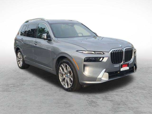 Used 2024 BMW X7 xDrive40i w/ Premium Package AWD/4WD image 3