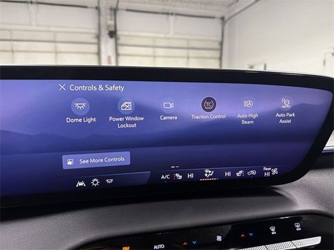Certified 2025 Buick Enclave Avenir image 34