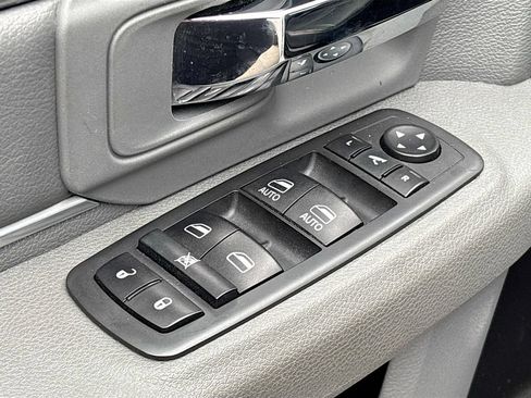 Used 2020 RAM 1500 Classic SLT w/ Luxury Group RWD image 17