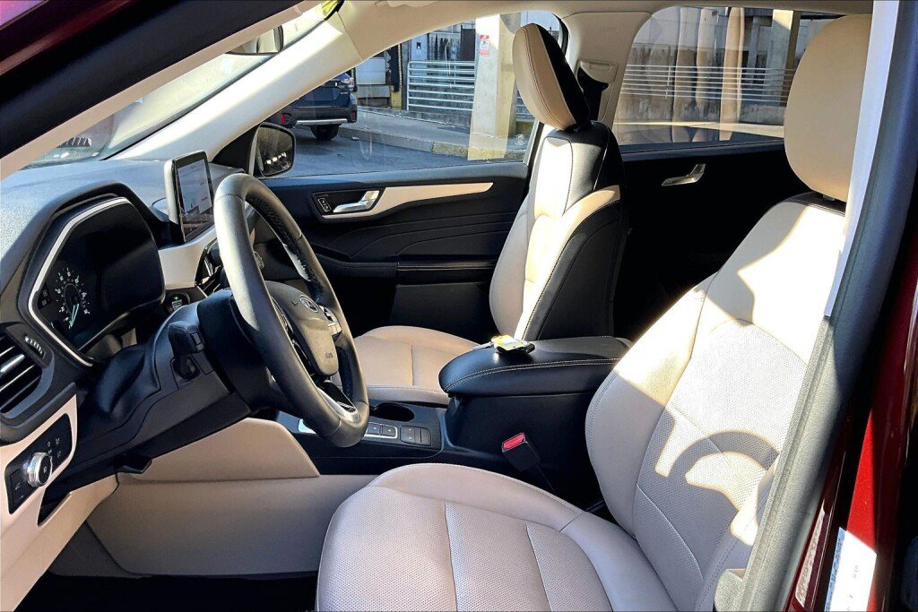 Used 2021 Ford Escape SEL AWD/4WD image 14
