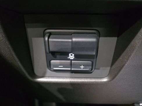 Used 2023 Chevrolet Colorado Z71 w/ Z71 Convenience Package 2 image 31