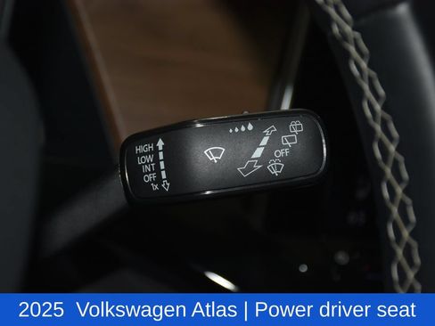 Used 2025 Volkswagen Atlas SE FWD image 12