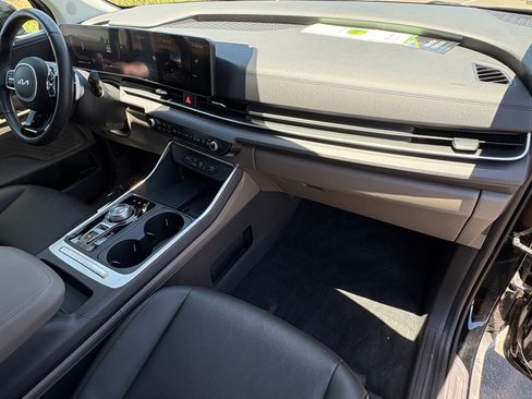 Certified 2025 Kia Carnival EX FWD image 11