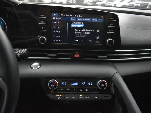 Used 2021 Hyundai Elantra SEL w/ Convenience Package image 24