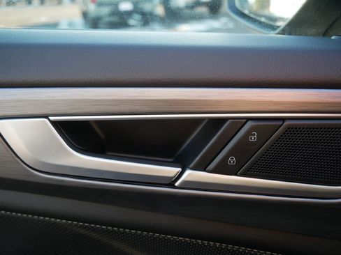 Used 2025 Volkswagen Atlas Cross Sport SE image 17