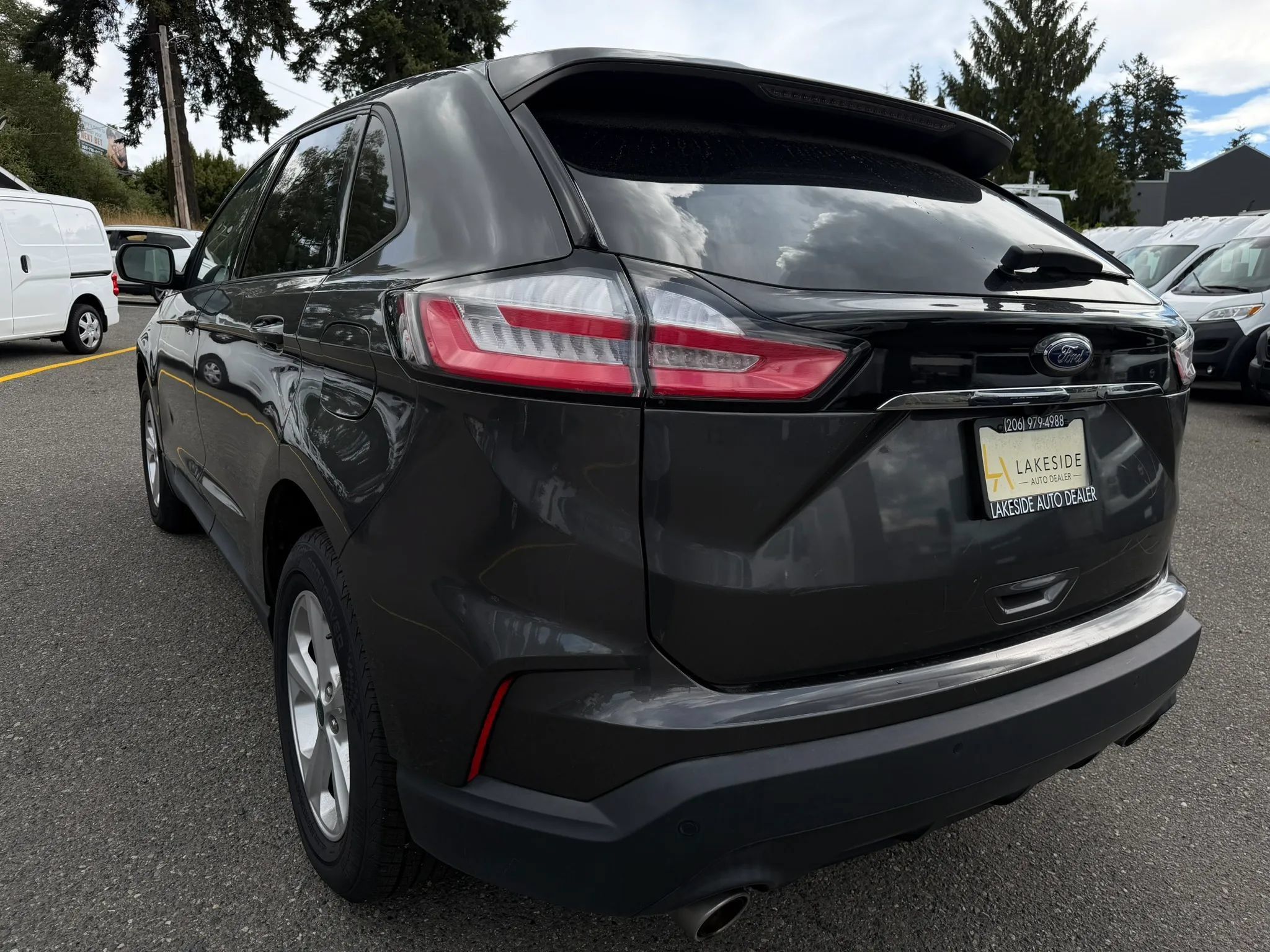 Used 2020 Ford Edge SE FWD image 10