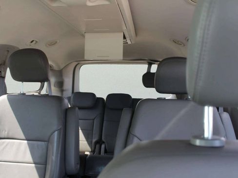Used 2009 Volkswagen Routan SEL FWD image 8