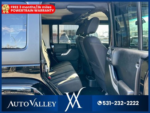 Used 2018 Jeep Wrangler Unlimited Sahara w/ Connectivity Group AWD/4WD image 25