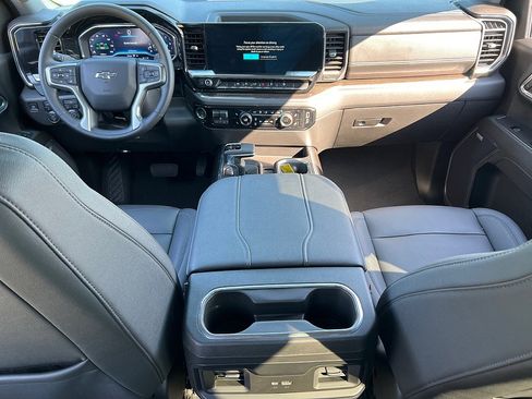 Used 2024 Chevrolet Silverado 1500 LT Trail Boss w/ Convenience Package II image 6