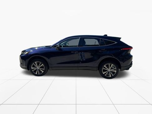 Used 2024 Toyota Venza LE AWD/4WD image 4