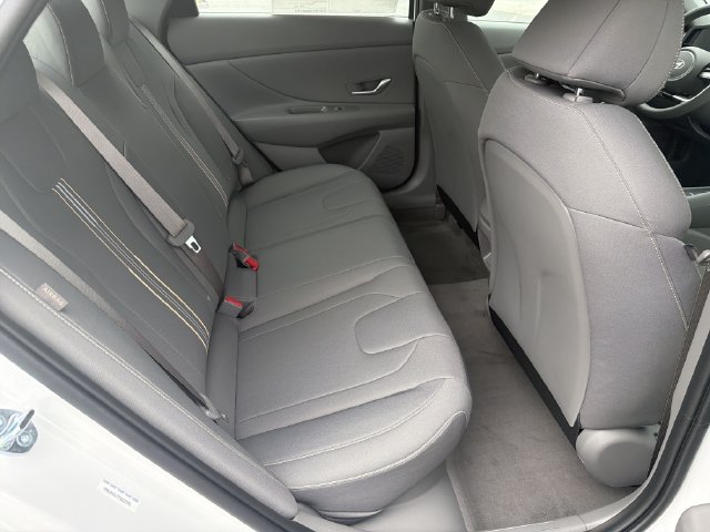New 2026 Hyundai Elantra Hybrid FWD image 17