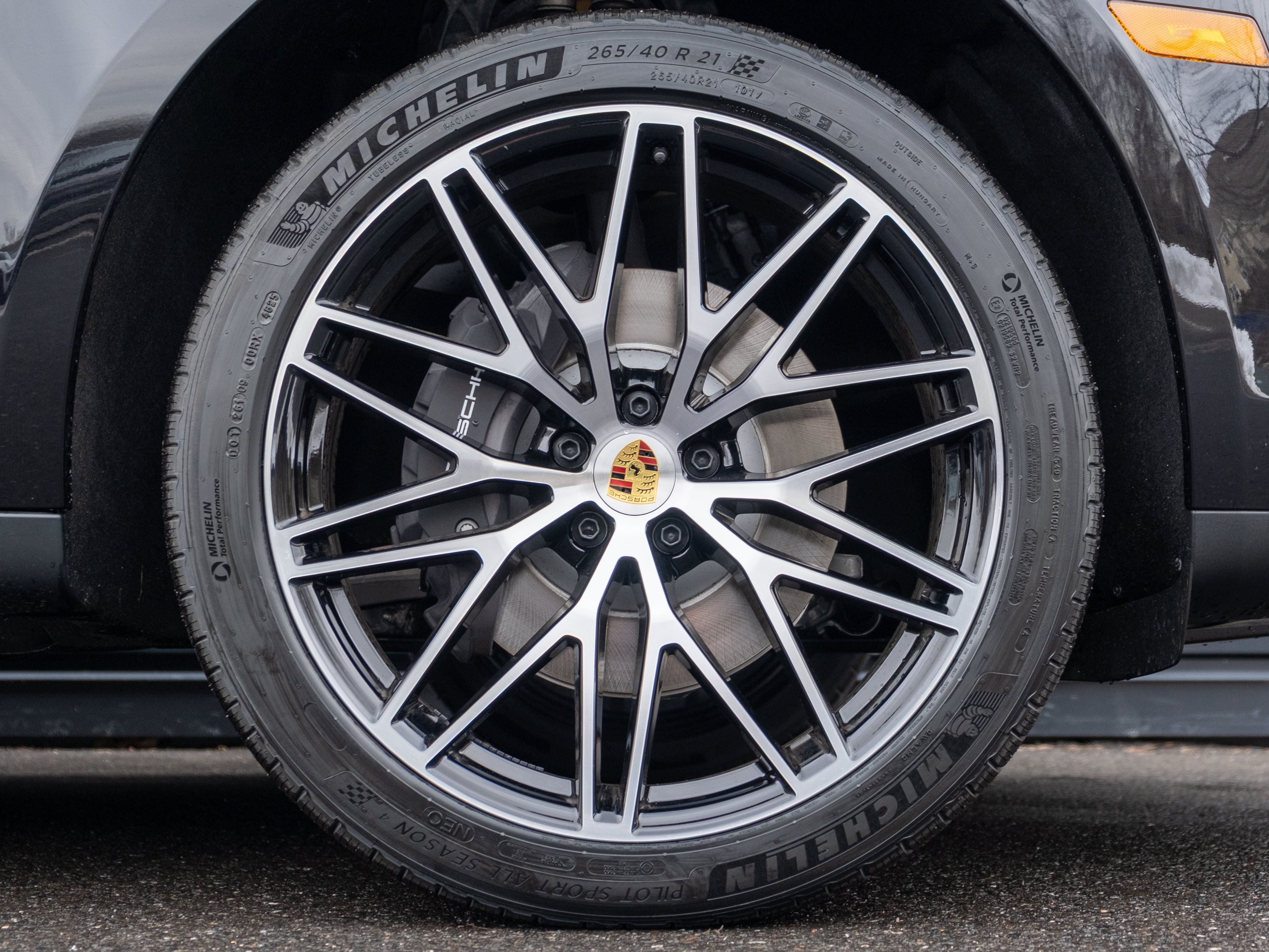 Certified 2026 Porsche Macan AWD/4WD image 15