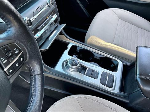 Used 2020 Ford Explorer XLT image 16