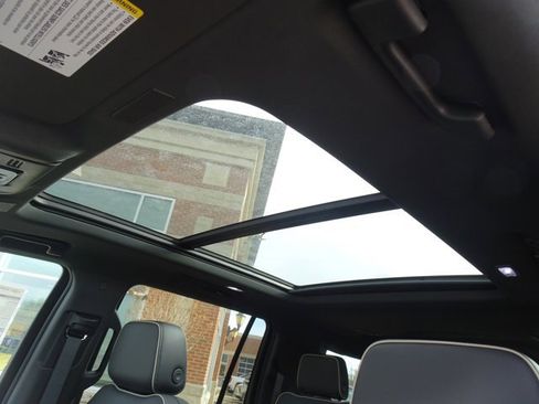 New 2026 Chevrolet Suburban Premier image 6