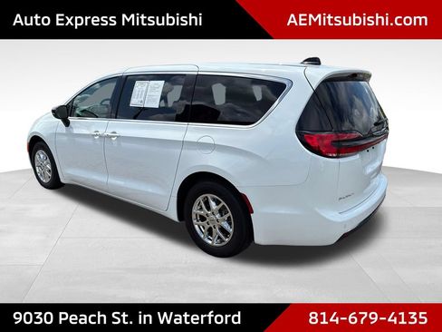 Used 2024 Chrysler Pacifica Touring-L FWD image 5