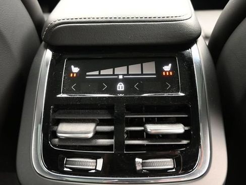 Used 2024 Volvo XC60 B5 Ultimate w/ Protection Package Premier AWD/4WD image 35