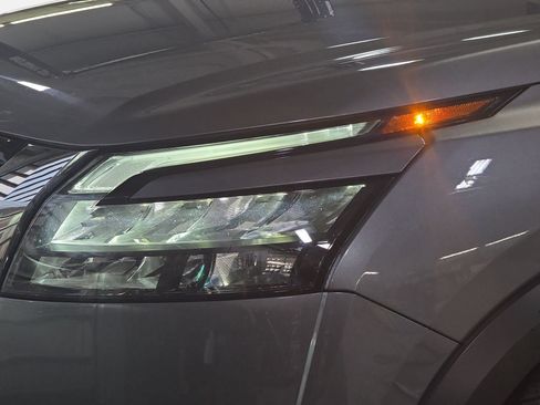 Used 2025 Nissan Pathfinder SV FWD image 30
