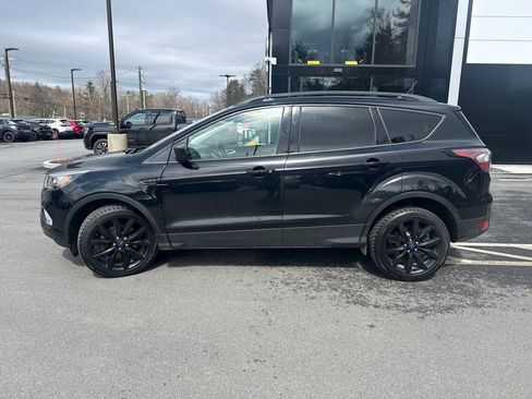 Used 2018 Ford Escape SE w/ SE Sport Appearance Package image 2