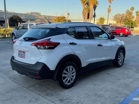 Used 2018 Nissan Kicks S image 11