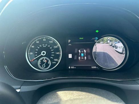 Used 2024 Genesis Electrified GV70 Advanced image 11