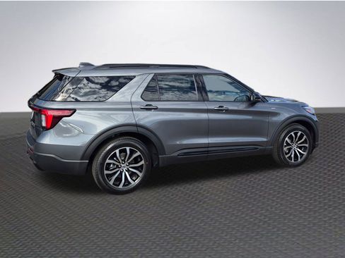 New 2026 Ford Explorer ST-Line image 4
