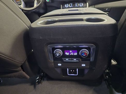 Used 2024 Chevrolet Tahoe LT AWD/4WD image 38