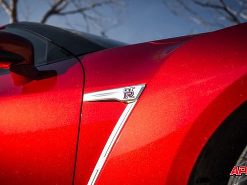 Used 2015 Nissan GT-R Premium image 30