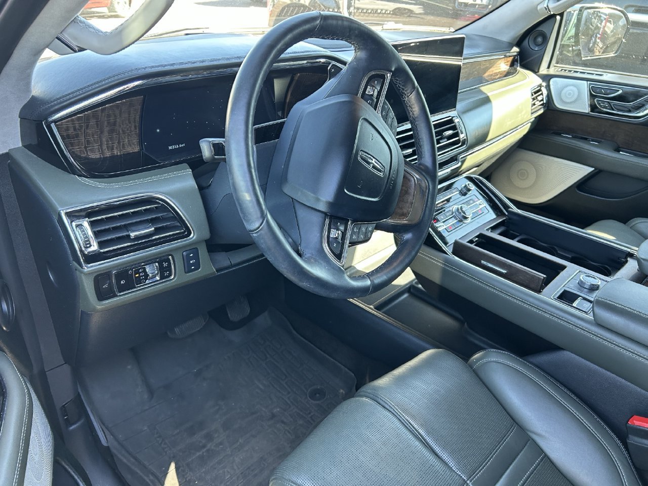 Used 2024 Lincoln Navigator Black Label AWD/4WD image 13