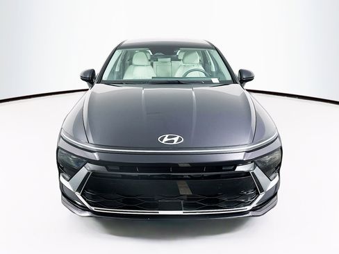 Used 2025 Hyundai Sonata SEL FWD image 2