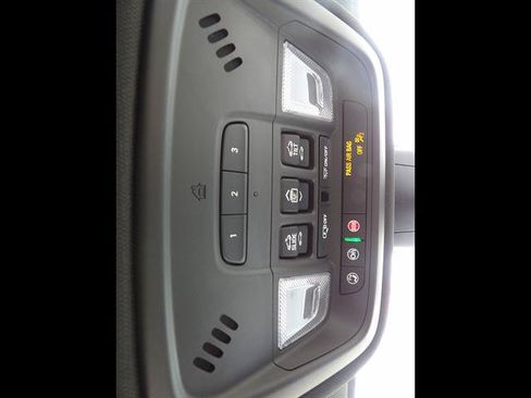 Used 2022 Chevrolet Traverse LT w/ LT Premium Package FWD image 25