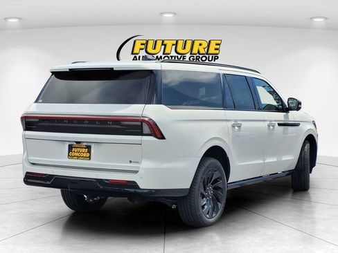 New 2026 Lincoln Navigator L Reserve AWD/4WD image 6