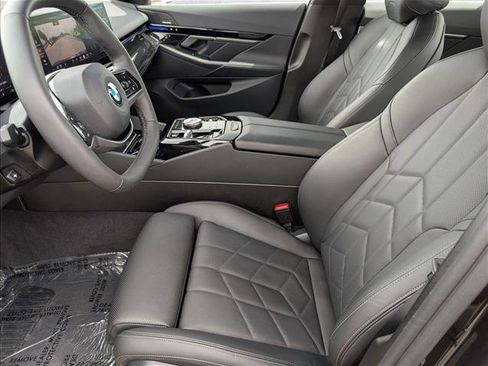 Certified 2025 BMW 530i image 17